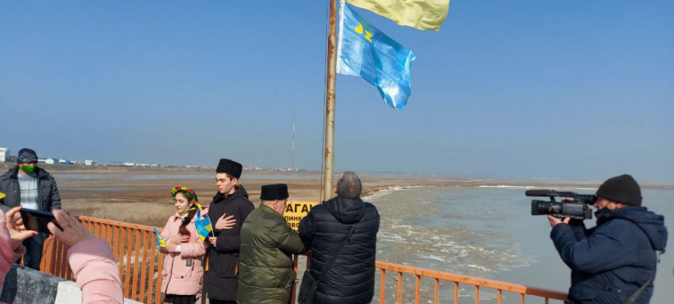 Прапори на адмінмежі з Кримом