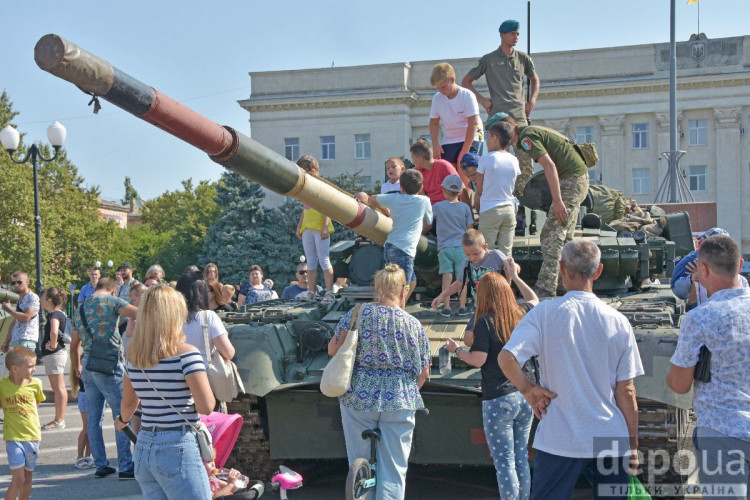 Херсон виставка військової і спеціальної техніки