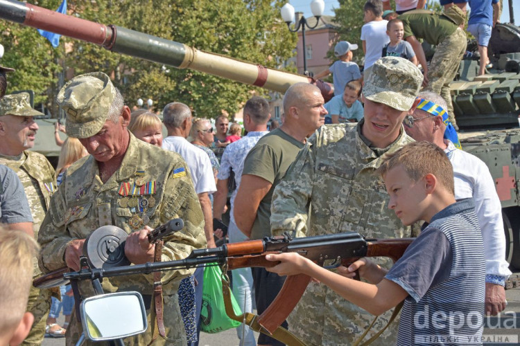 Херсон виставка військової і спеціальної техніки