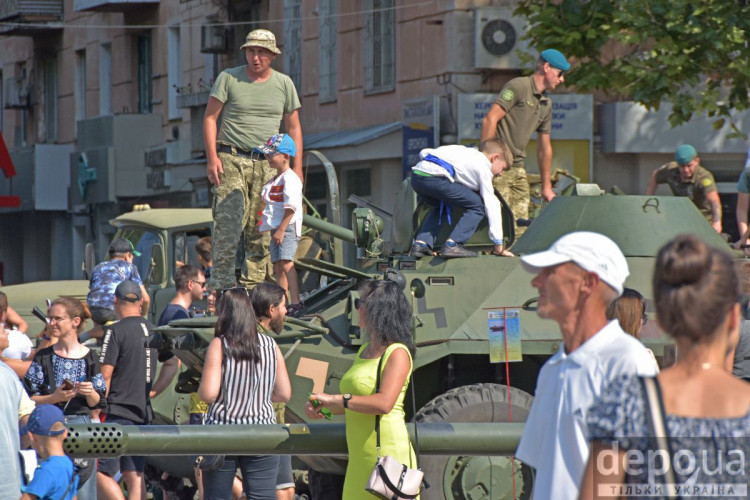 Херсон выставка военной и специальной техники