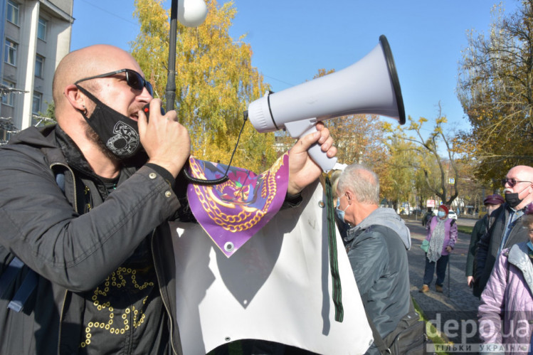 Акция протеста против продажи выставочного зала в Херсоне