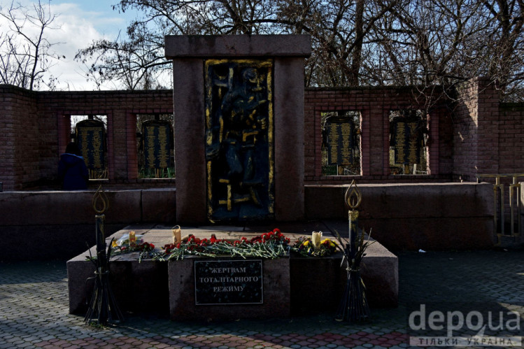 Пам"ятник Жертвам тоталітарного режиму у Херсоні