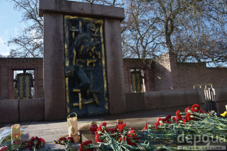 Памятник Жертвам тоталитарного режима в Херсоне