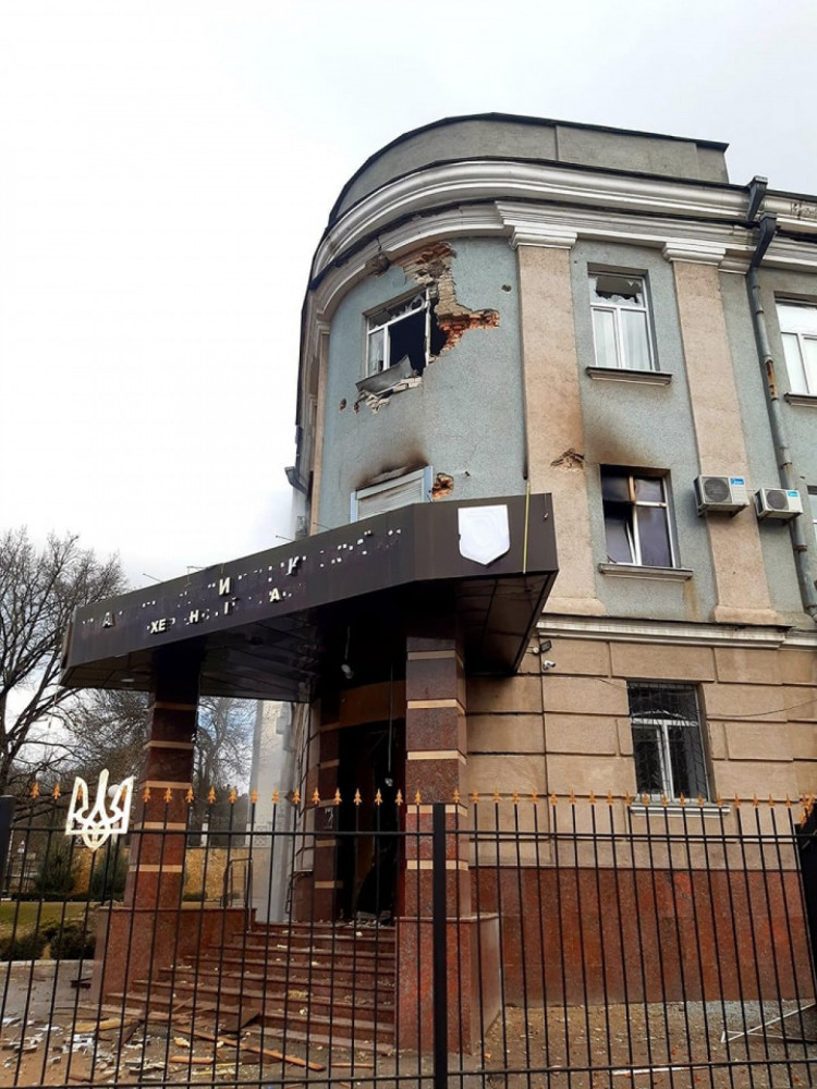 Обстрелянное россиянами здание УСБУ в Херсонской области