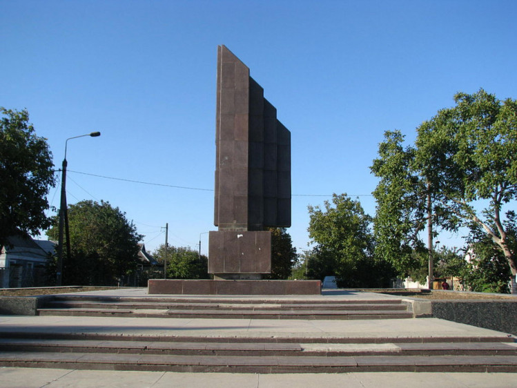 памятник ленину чернобаевка